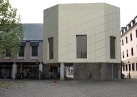 Die Fassade zum Kleinen Domhof hin nimmt die Bedeutung der Domschatzkammer auf